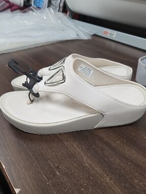 Mexx Size 9 Off-White Slip On Thong Sandal